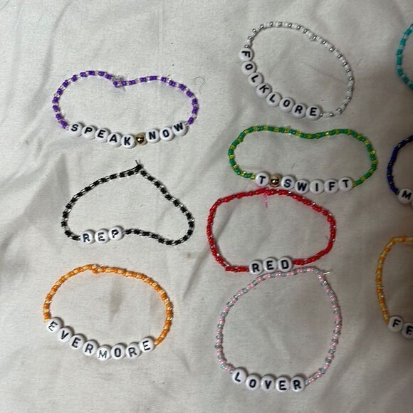 Taylor Swift Beaded Bracelets. Lot of 10. All 10 of her albums. - Picture 5 of 7